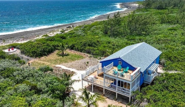Ocean Front: rooftop deck, generator & more! in Upper Bogue