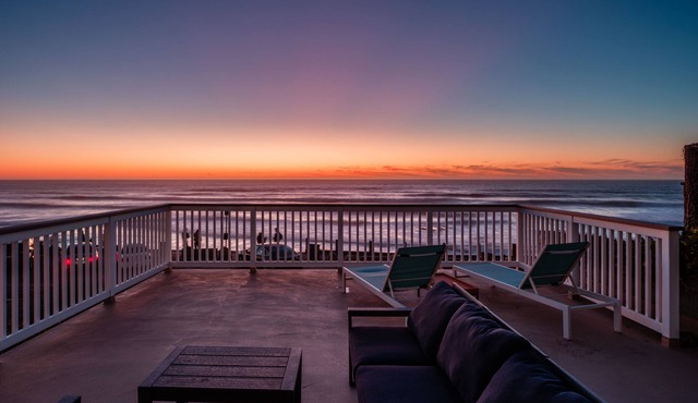 Oceanfront at Windansea Beach- AC, Private Oceanfront Deck, Parking! in La Jolla