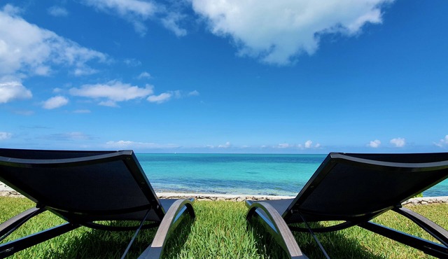 Oceanside house with private tropical garden, kayaks and paddle boards. in Russell Island