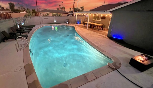 Old Town, Single story w/Pool, Bunk Beds, Bocce, Putt-Putt, & Pool Table! in Scottsdale