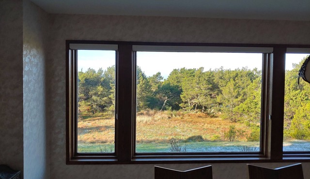 One block to the beach, beautiful 3bd/3ba house with view, come relax and enjoy in Warrenton