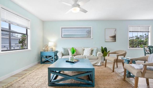 Palm Tree Suite 1 Block To Waves and Sand Prime St Aug Beach in St. Augustine