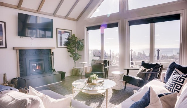 Panoramic Seaside Escape in Hunts Point