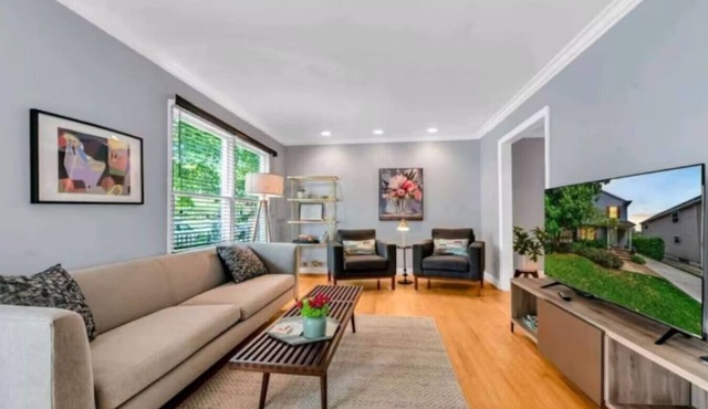 Pet Friendly 3 BR with Yard & Garage Near Beaumont in Royal Oak