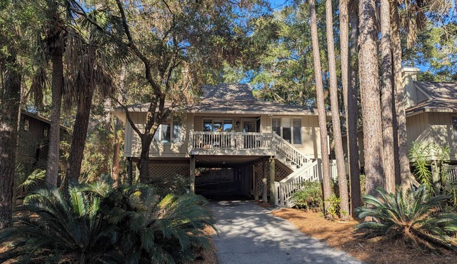 Pet-Friendly 3BR Inlet Cove Cottage - Walk to Beach, Pool & Kiawah River in Johns Island