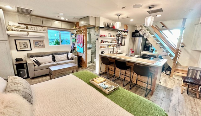 Pet-friendly accommodations near water and restaurants. in San Leon