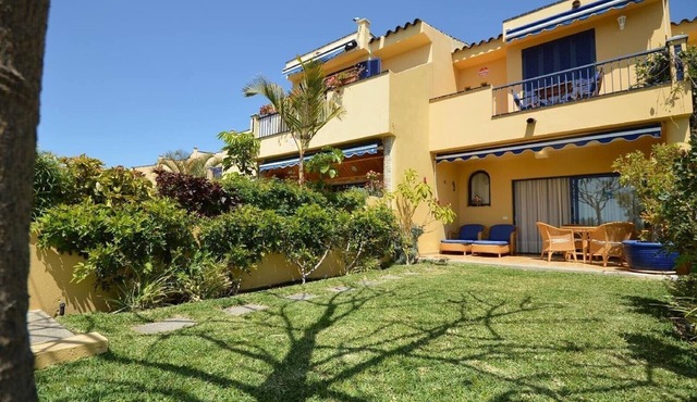 Pet-Friendly Bungalow Bahia Meloneras with Sea View, Pool, Garden & Wi-Fi in Maspalomas
