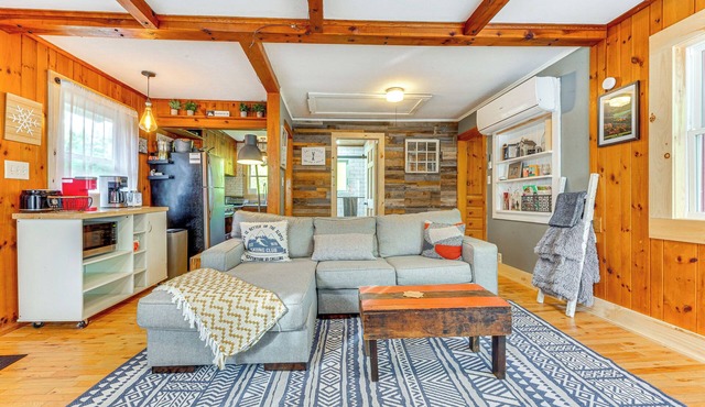 Pet-friendly Wilmington Retreat w/Hot Tub! in Wilmington