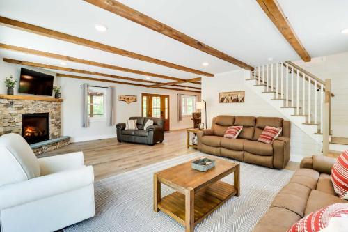Pickleball Court & Fire Pit: Milton Cabin! in Milton