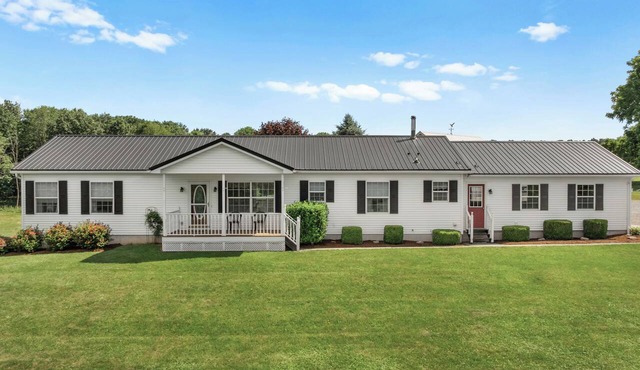 Private Backyard & Deck · Family-Friendly in Penn Yan