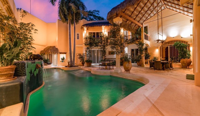 Private Escape W/Hand Painted Murals Throughout in Huatulco