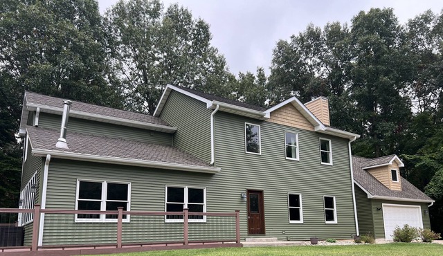 Private getaway with pool and hot tub! in Lawrence