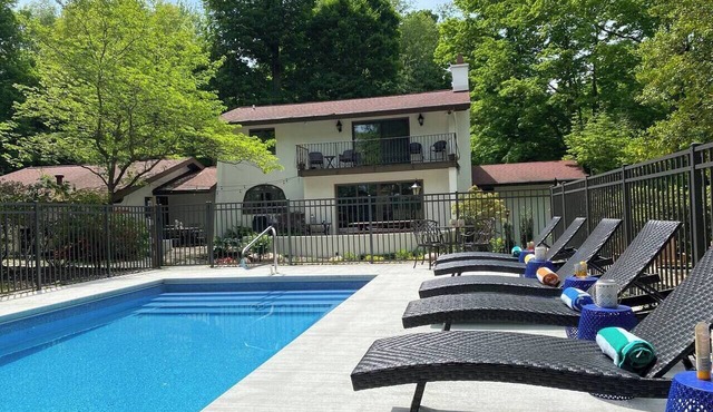 Private Pool 5 Minutes From Lake Michigan in South Haven