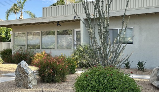 Private Warm Sands-Great Views, Mid Century, Close to Downtown in Palm Springs