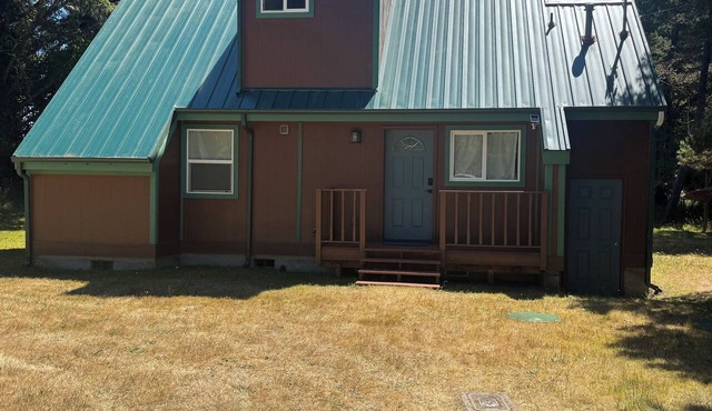 Quaint 2-bedroom house in charming Warrenton perfect for relaxing stays in Warrenton