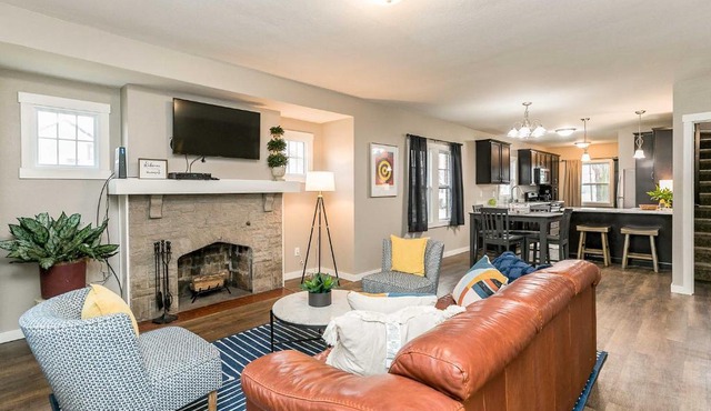 Quaint Cedar Rapids Home - 1 5 Mi to Downtown in Cedar Rapids