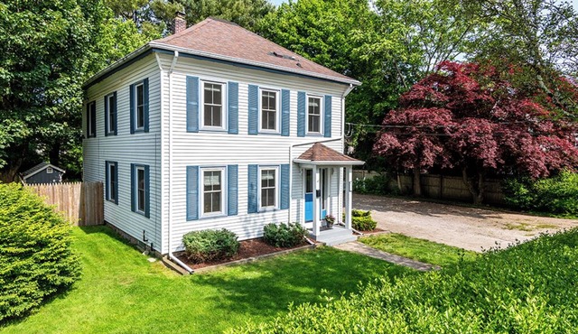 Quaint/updated. Downtown Wakefield/shops/bike path. Narragansett Beaches 3 mi. in South Kingstown