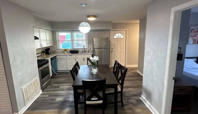 Ranch Single Level Home near downtown Tinley Park in Tinley Park
