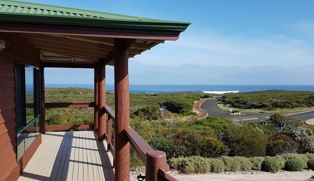 Red Door - *Spectacular views, close to beach, large spaces* in Gnarabup