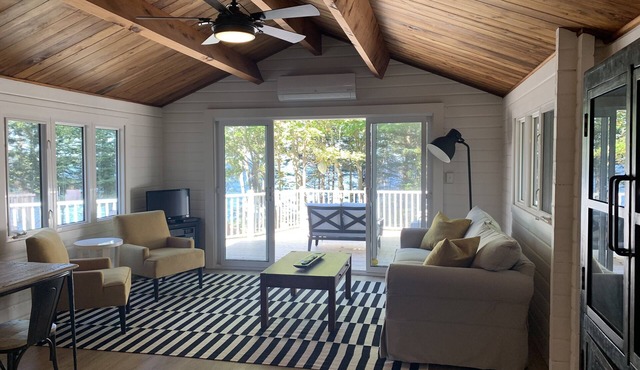 "Redcliff" - Waterfront Chalet style Cedar Log Cottage in Cavendish Resort Area in Stanley Bridge