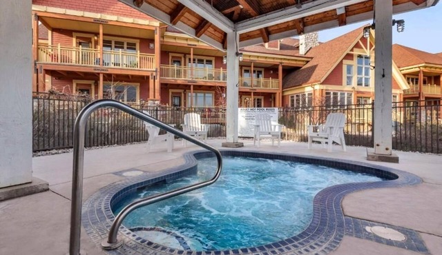 Relaxing 1-Bedroom Stay with Balcony and Kitchenette Convenience in Blue Mountains