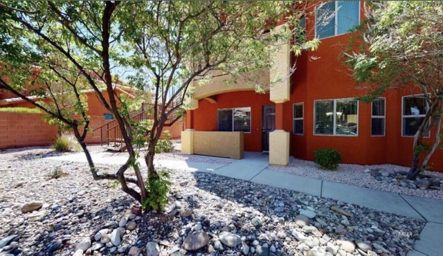 Relaxing Desert Getaway, 2 Bed Condo- All New Floors! in Mesquite