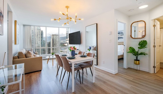 Relaxing Getaway In Water View Home, Close To Seawall in Vancouver