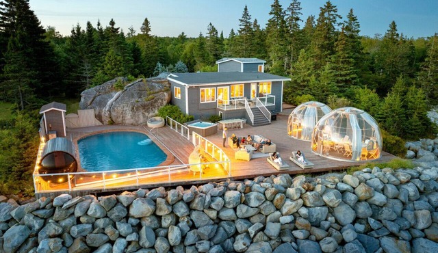 Relaxing Oceanfront Retreat . Hot tub -sauna-pool-clear domes-private in South Shore