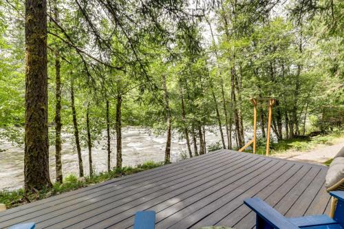 Relaxing Riverfront Getaway w/Fire Pit in Idanha in Idanha