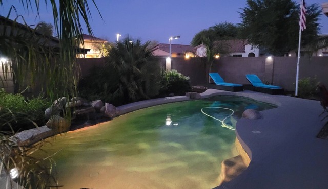 Remodled Cheerful 3 Bedroom 2 bath Home with beautiful Oasis Pool. in Maricopa