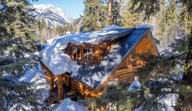 River Front | Mountain Ski Cabin in Mazama