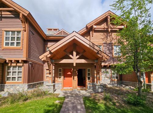 Riverbend Townhomes by StayIn in Panorama