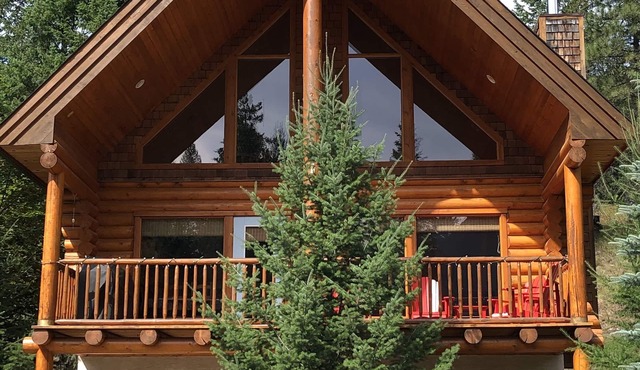 Rocky Mountain Getaway, Beautiful Cabin, Hidden Gem in Kimberley, BC in Kimberley