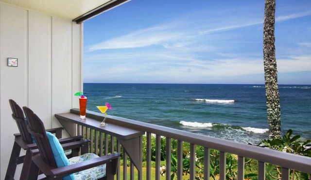 Romantic & Breathtaking Oceanfront Kauai Condo in Kapaʻa
