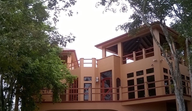 Romantic Getaway for Adults Only in Santa Elena