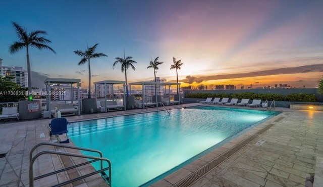 Rooftop Pool Condo by Beach & Convention Center in Miami Beach