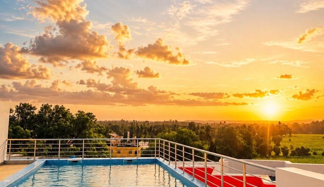 Rooftop Pool studio withBalcony + WiFi Mtwapa Beach + Hot shower + Free parking in Mtwapa
