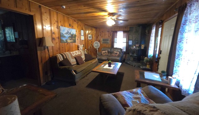 Rustic Mountain Cabin at The Getaway in Midpines