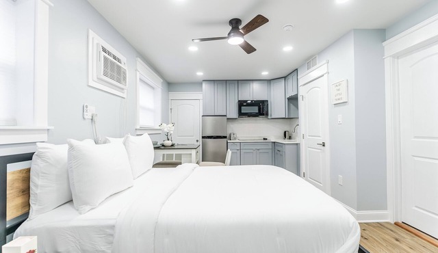 S. Philly Studio Minutes - Center City Passyunk Sq and More! in Philadelphia