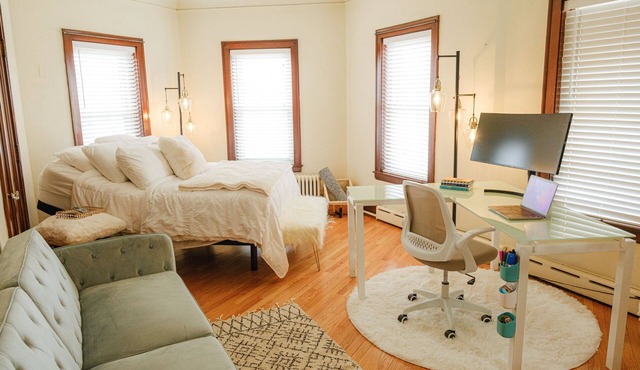 Safe and Secure, Charming, Clean Studio in Highland Park