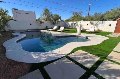 Sam Hughes Desert Oasis, Private Pool & Walk to UA in Tucson
