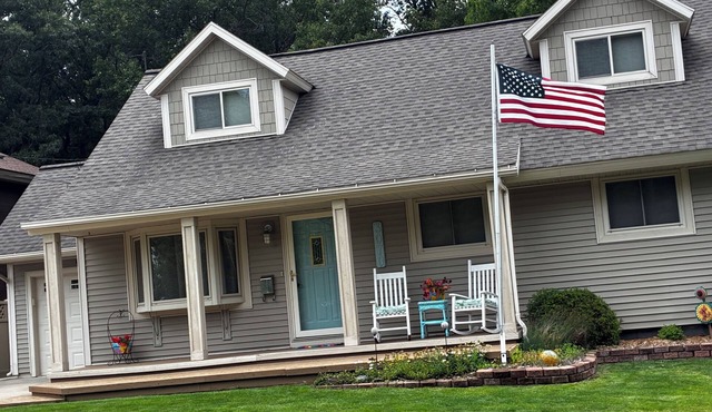 Sandy Beach Access 🏖️ Family Friendly Home. 5 ⭐️Rated! in Muskegon