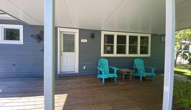 Sauble Beach Birchwood Cottage 5 min walk to the beach & 10 min walk to strip in Sauble Beach
