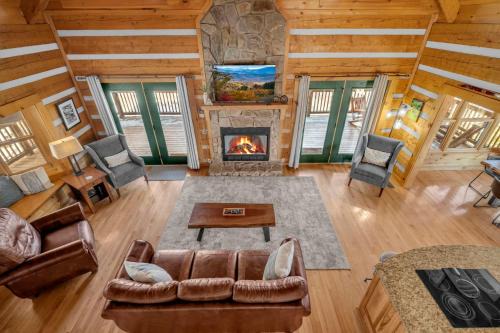 Scenic 4-BR Chalet with Hot Tub in Beech Mountain