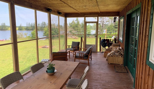 Semi-private beach, huge screened deck, woods on fenced property in Foxley River