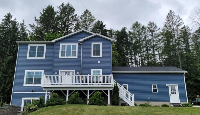 Seneca Summit: Lake view, private road in Watkins Glen