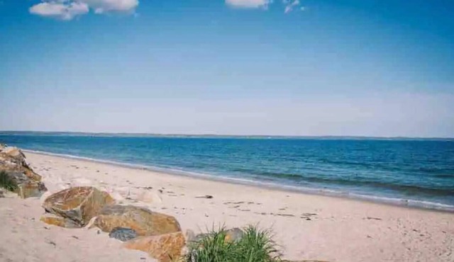 SEPT AVAILABILITY! Fire Pit/Steps to Beach in Hubbards
