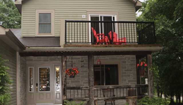 Serene and Cozy Cottage Escape Near Sauble, Tobermory and Wiarton in South Bruce Peninsula