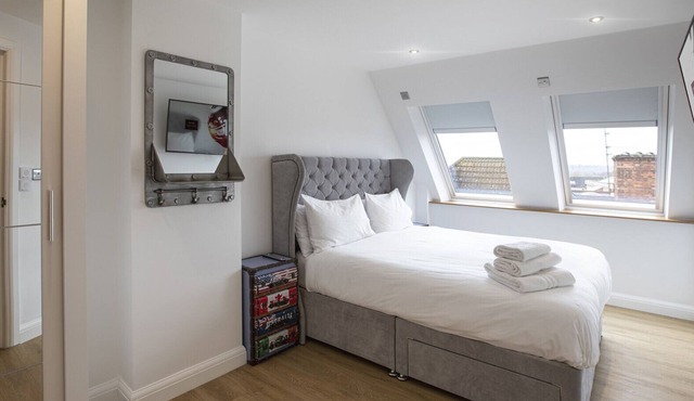 Serviced Penthouse Apartment in Old Town Swindon in Swindon