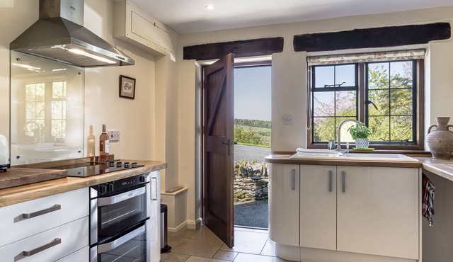 Sheepscombe Byre, Snowshill, Broadway, sleeps 4 guests. This property boasts stunning views. in Broadway